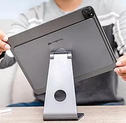 Магнитный держатель SwitchEasy MagMount Magnetic iPad Stand for iPad Pro 12.9 (2021-2018) Space Gray (GS-109-178-280-101) - миниатюра 14