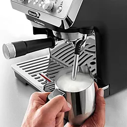 Рожковая кофеварка эспрессо Delonghi La Specialista Arte EC 9155.MB - миниатюра 4